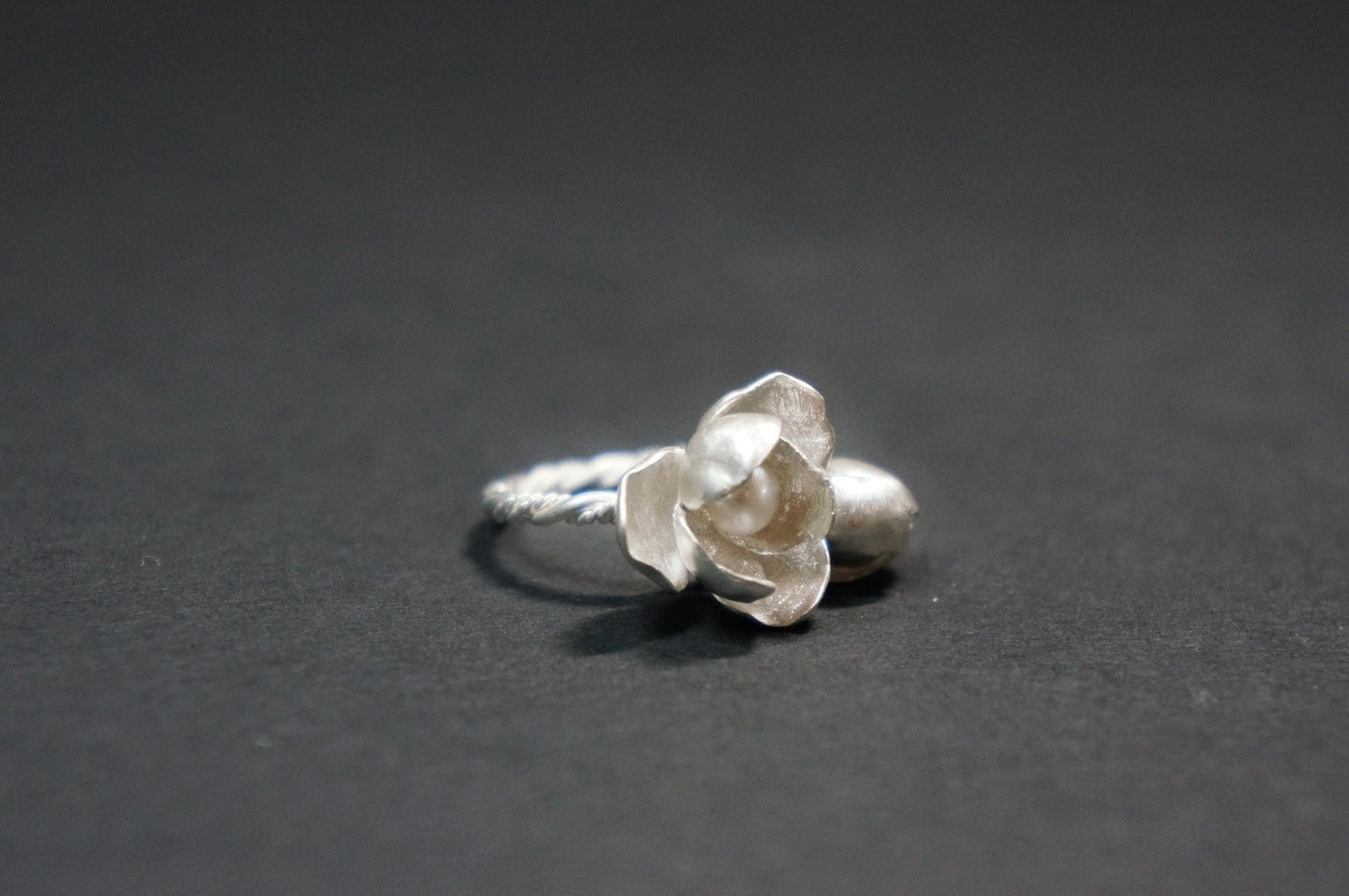 Jasmine silver ring with freshwater pearl