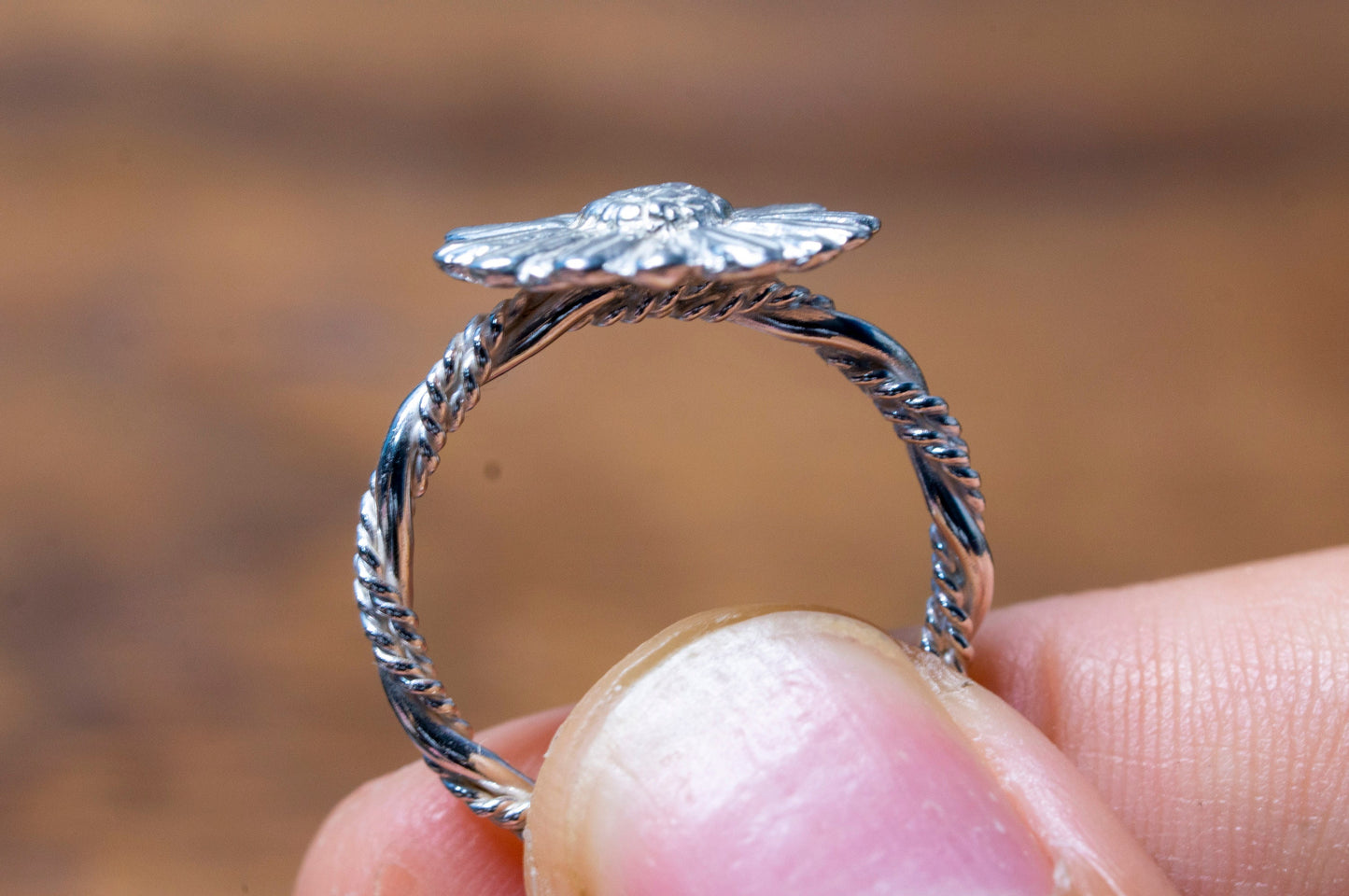 Sterling silver daisy ring