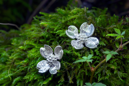 Dogwood silver ear studs