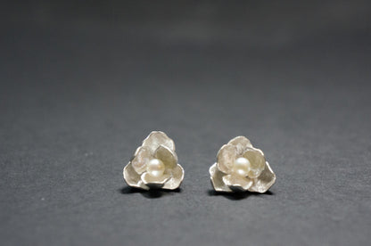 Jasmine silver ear studs with fresh water pearl