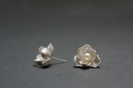 Jasmine silver ear studs with fresh water pearl