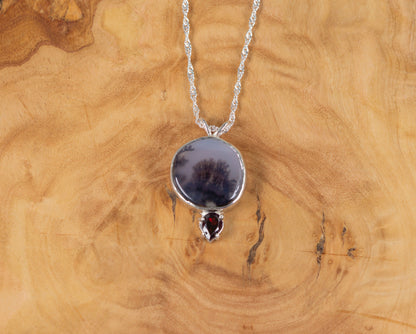 Dendritic agate and garnet silver pendant
