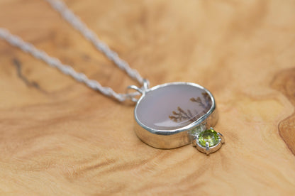 Dendritic agate and peridot silver pendant