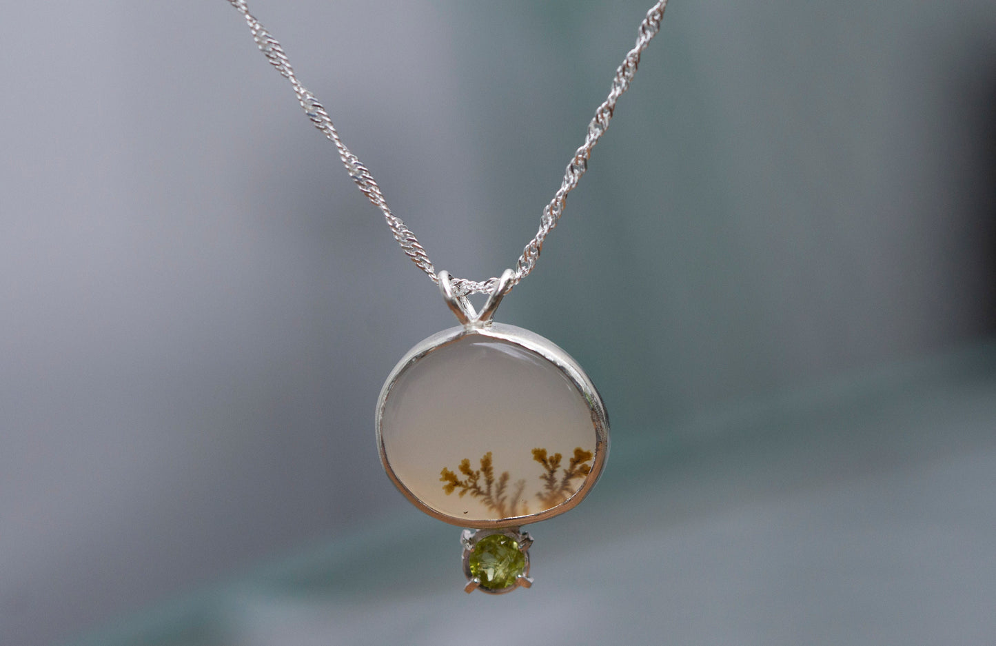 Dendritic agate and peridot silver pendant