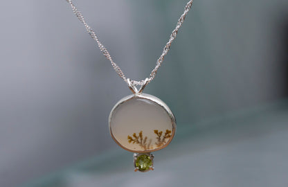 Dendritic agate and peridot silver pendant