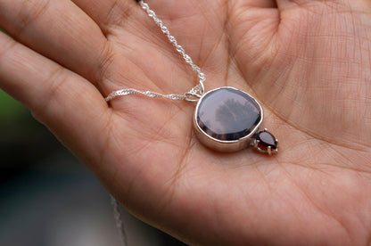 Dendritic agate and garnet silver pendant