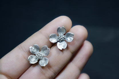 Dogwood silver ear studs