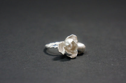 Jasmine silver ring with freshwater pearl