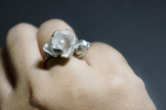 Jasmine silver ring with freshwater pearl