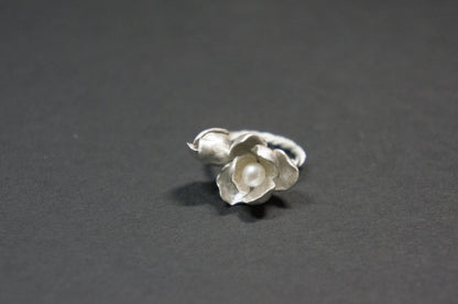 Jasmine silver ring with freshwater pearl