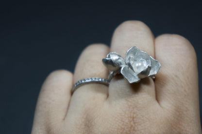 Jasmine silver ring with freshwater pearl