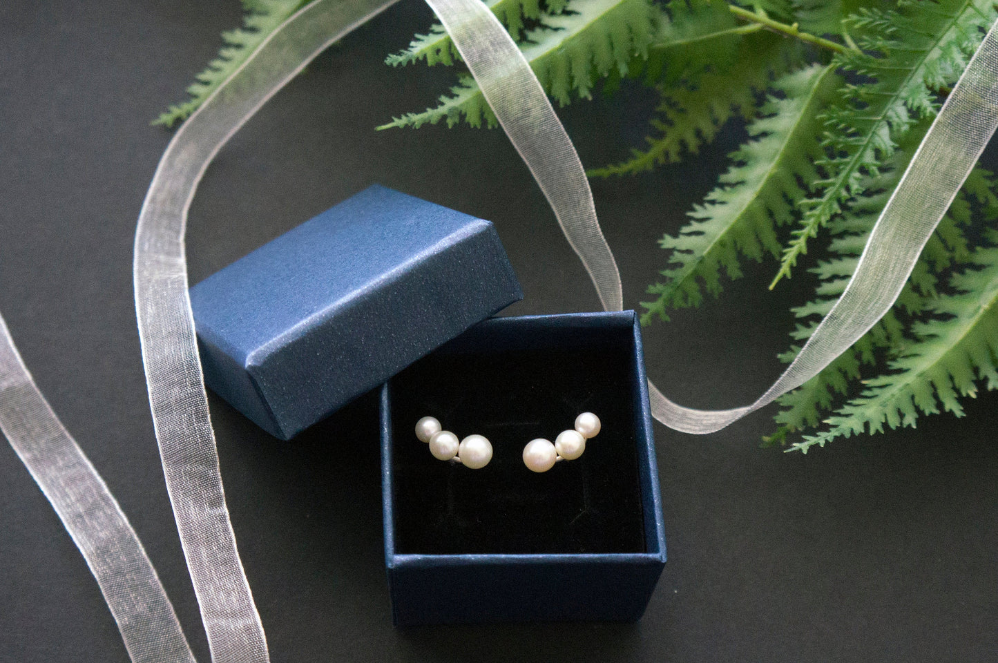 Freshwater pearl silver ear studs