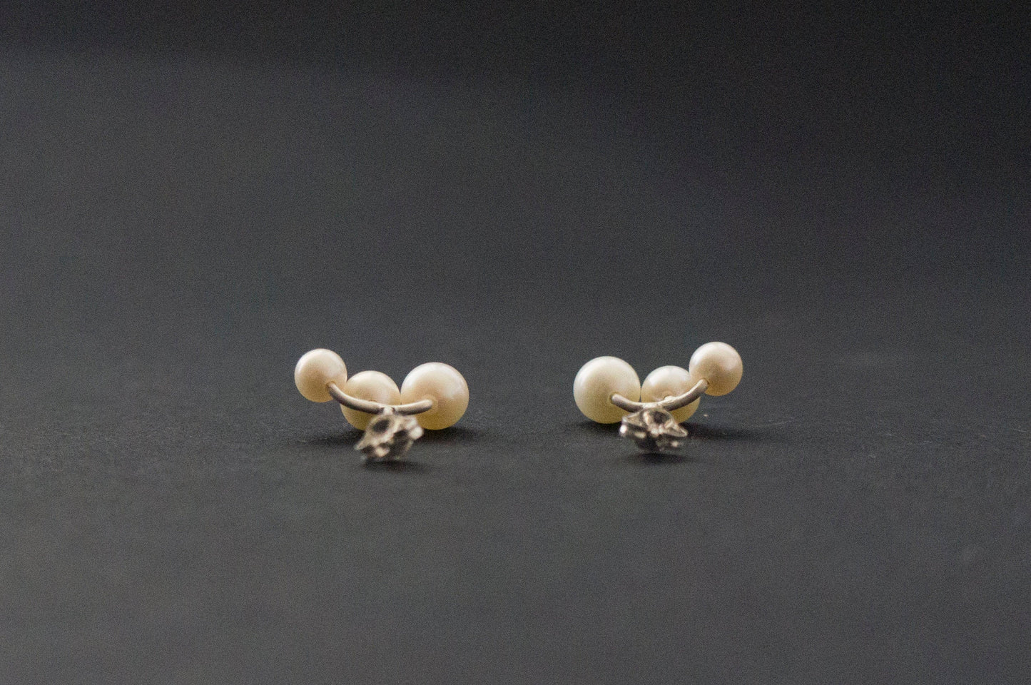 Freshwater pearl silver ear studs