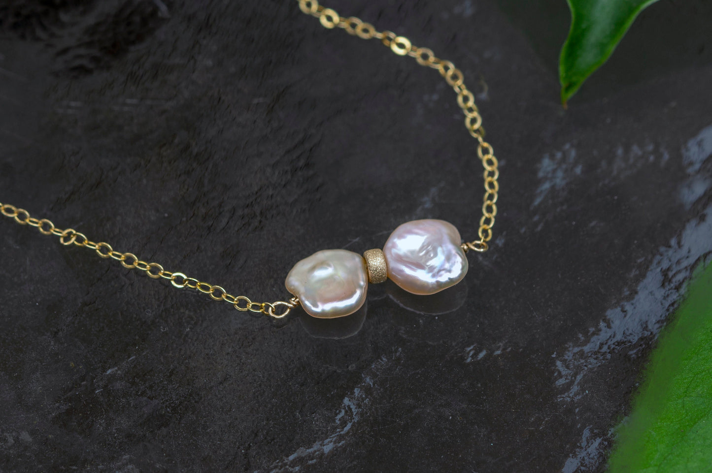 Bowtie petal pearl necklace