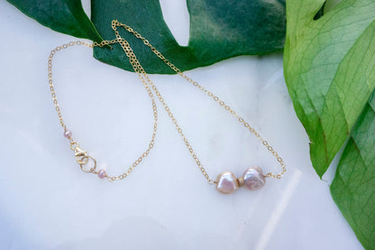 Bowtie petal pearl necklace