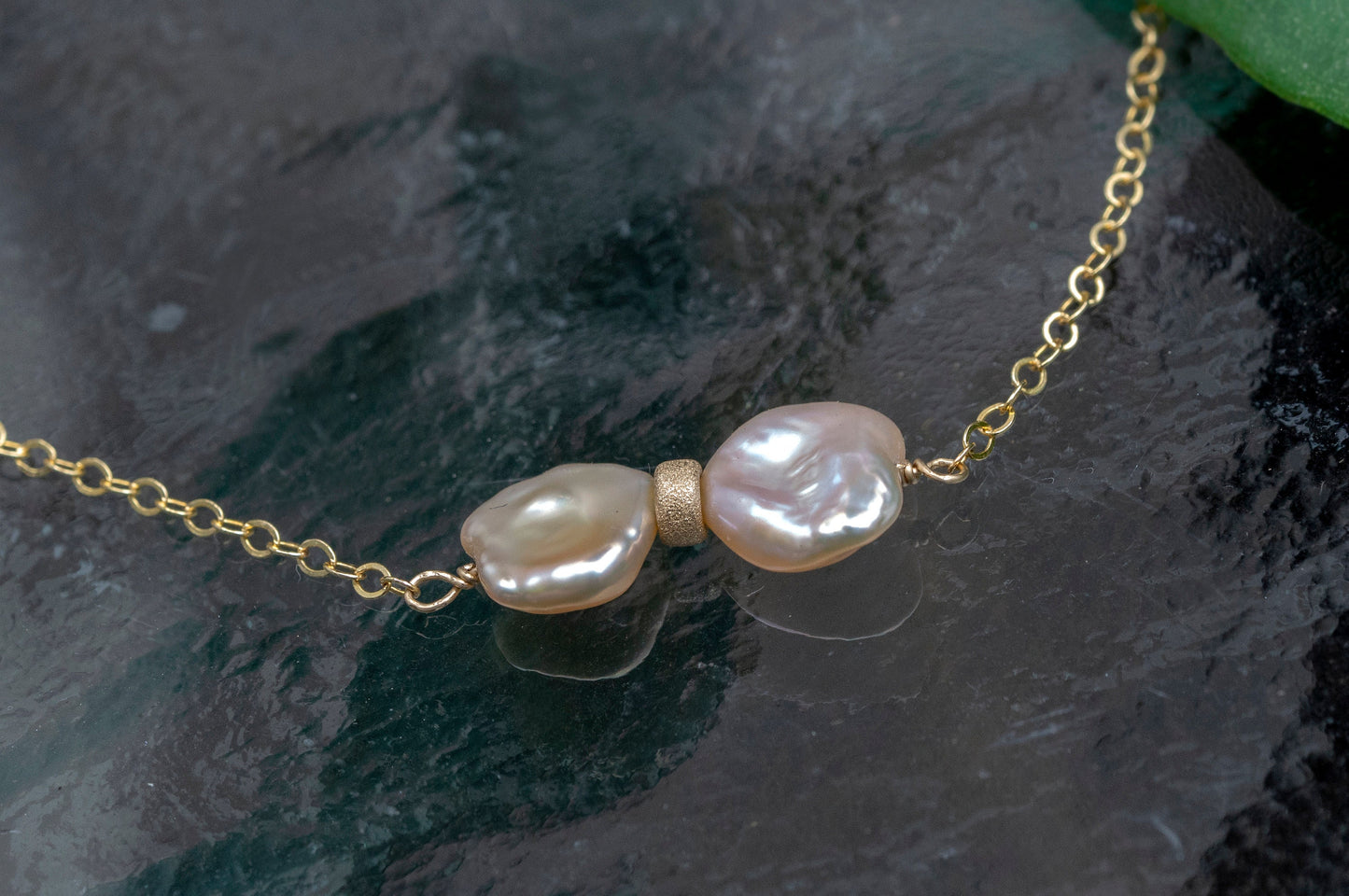 Bowtie petal pearl necklace