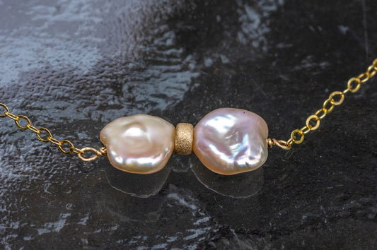 Bowtie petal pearl necklace