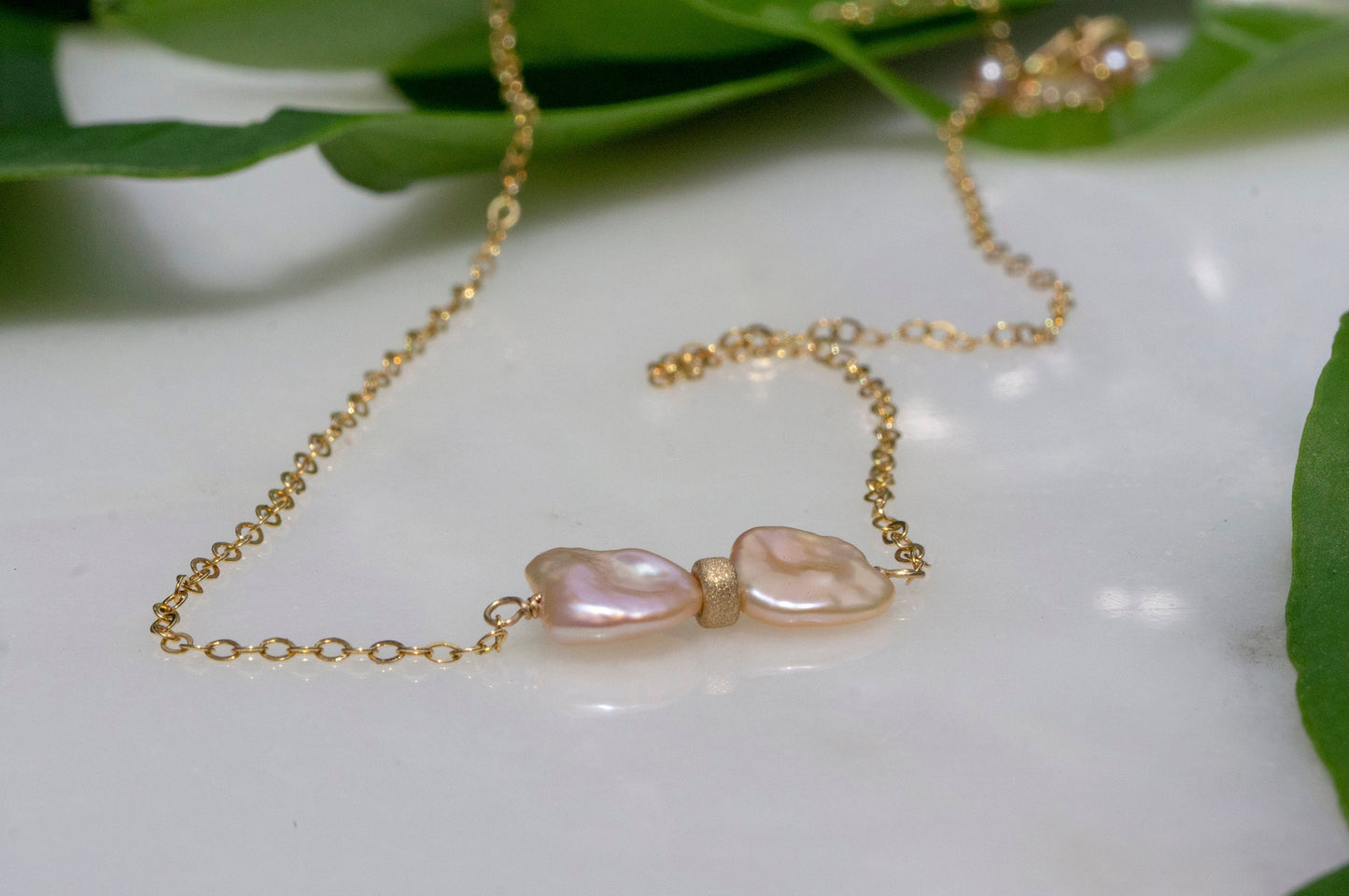 Bowtie petal pearl necklace