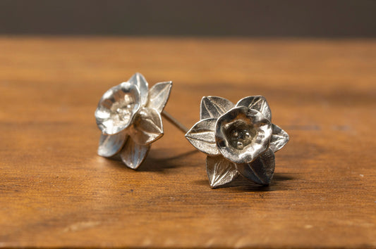 Daffodil silver ear stud, silver narcissus