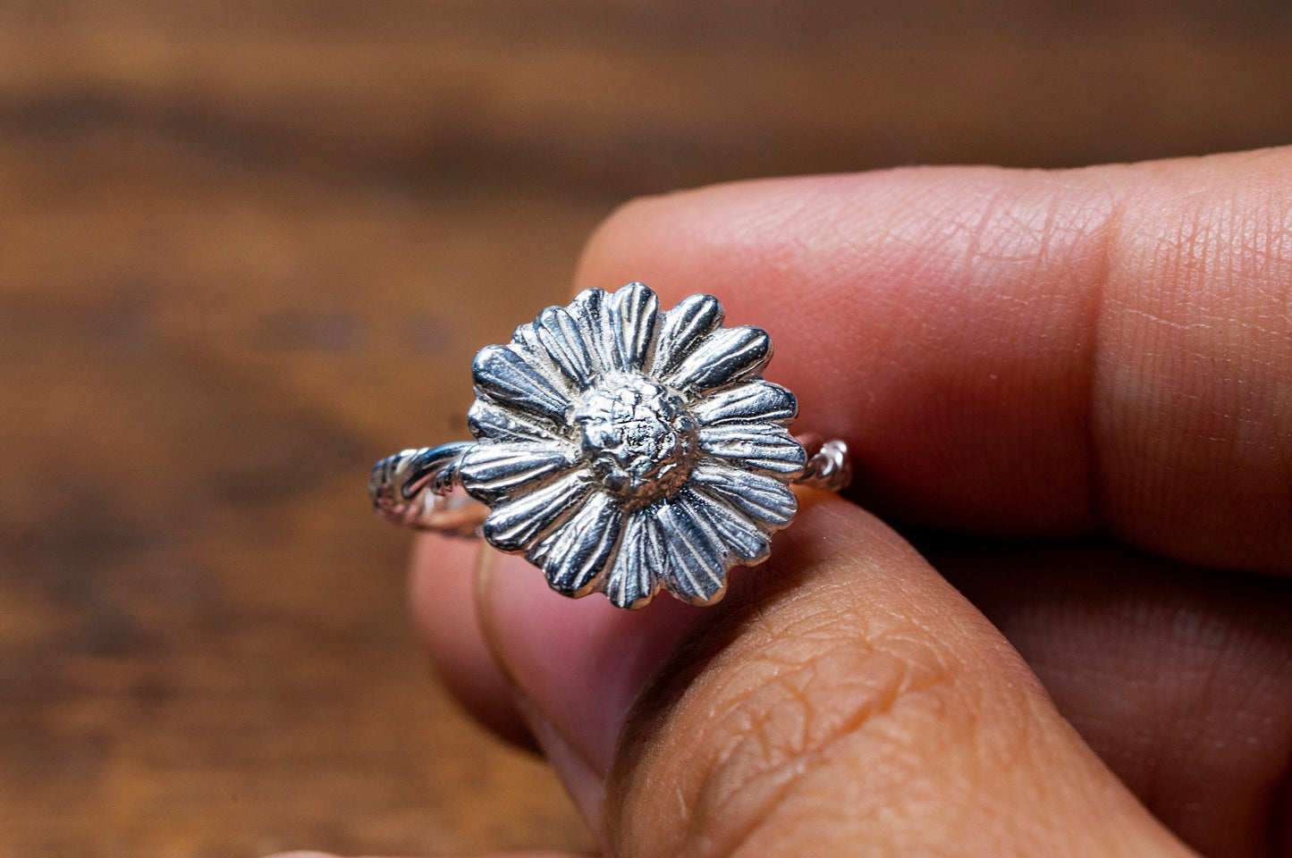 Sterling silver daisy ring