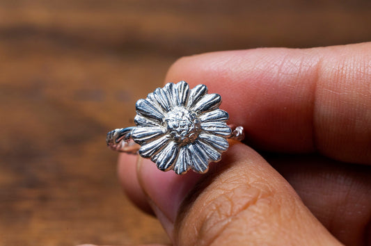 Sterling silver daisy ring